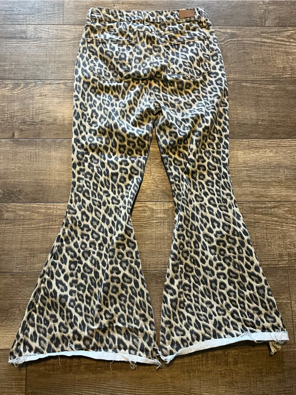 Judy Blue Leopard Print Super Flare Jeans with Raw Hem - Picture 5 of 8